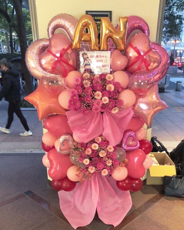 画像: バルーンスタンド、花束